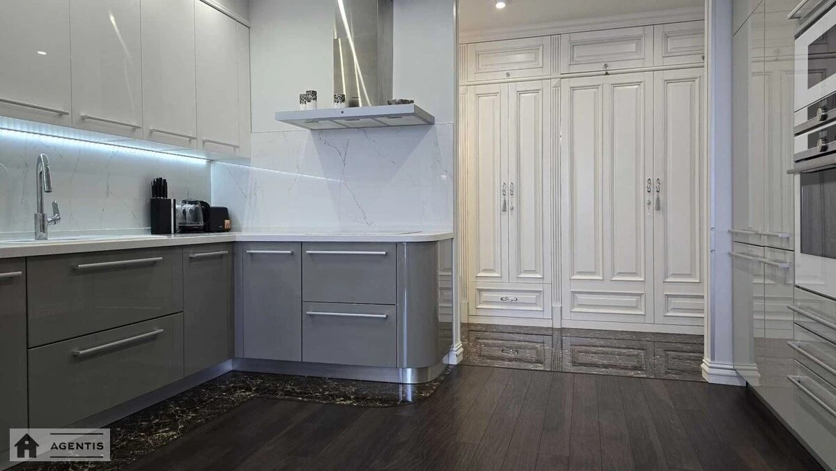 Apartment for rent. 2 rooms, 65 m², 13 floor/25 floors. 60, Golosiyivskiy 60, Kyiv. 