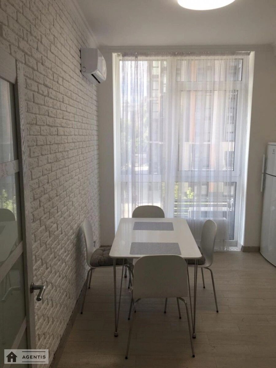 Apartment for rent. 2 rooms, 56 m², 2nd floor/8 floors. 55, Predslavynska 55, Kyiv. 