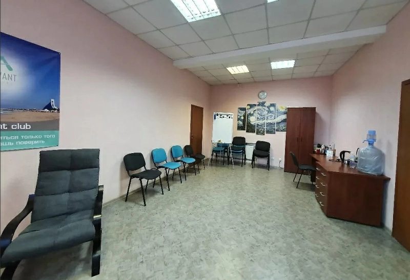 Продам офіс. 4 rooms, 100 m², 1st floor/2 floors. Серова, Дніпро. 