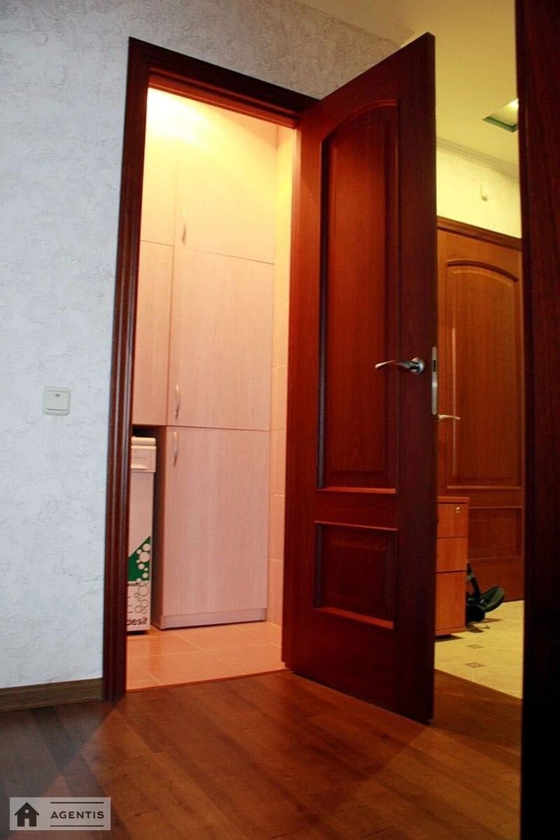 Сдам квартиру. 2 rooms, 80 m², 14 floor/18 floors. 25, Дегтяревская 25, Киев. 