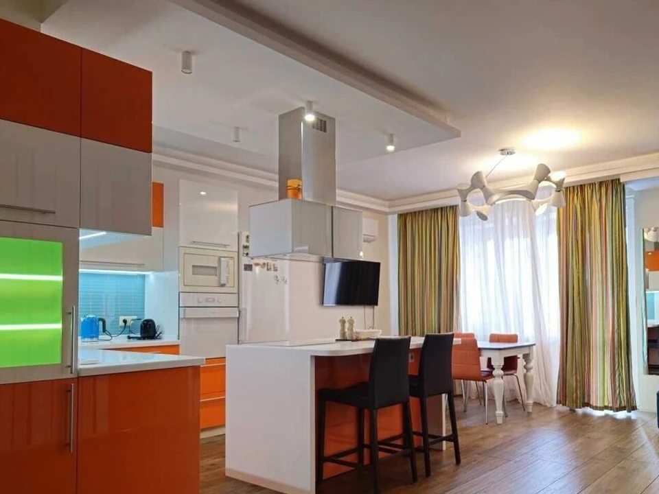 Apartment for rent. 3 rooms, 110 m², 8th floor/24 floors. 62, Golosiyivskiy 62, Kyiv. 