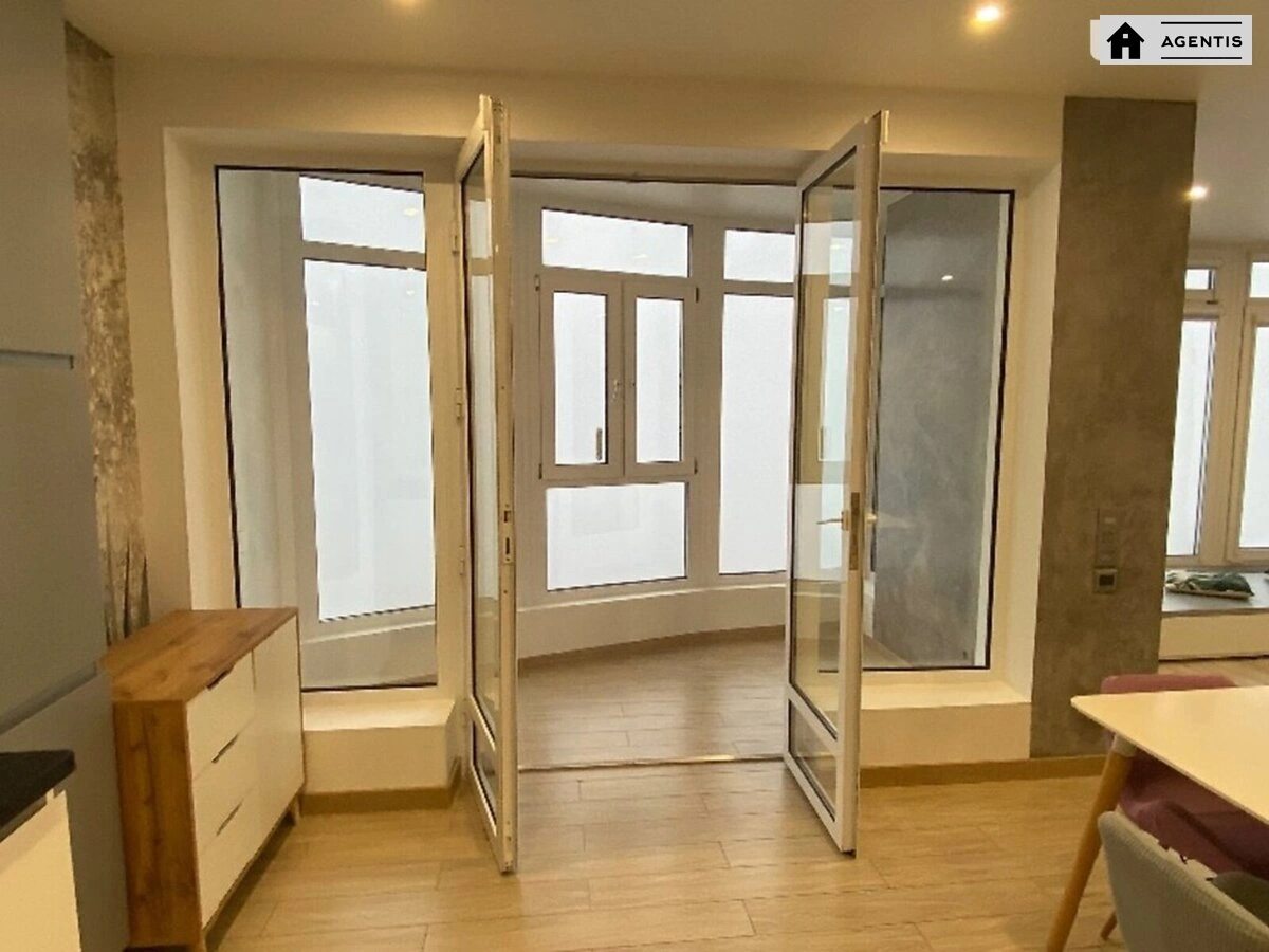 Apartment for rent. 2 rooms, 89 m², 22 floor/23 floors. 3, Mykhayla Maksymovycha vul. Onufriya Trutenka, Kyiv. 