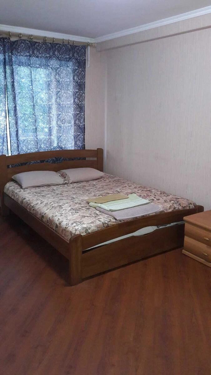 Apartment for rent. 2 rooms, 45 m², 3rd floor/4 floors. 12, Klovskiy 12, Kyiv. 