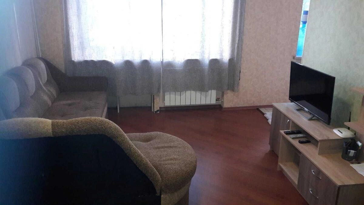 Apartment for rent. 2 rooms, 45 m², 3rd floor/4 floors. 12, Klovskiy 12, Kyiv. 