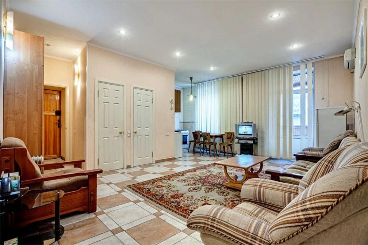 Apartment for rent. 2 rooms, 60 m², 3rd floor/4 floors. Baseyna, Kyiv. 