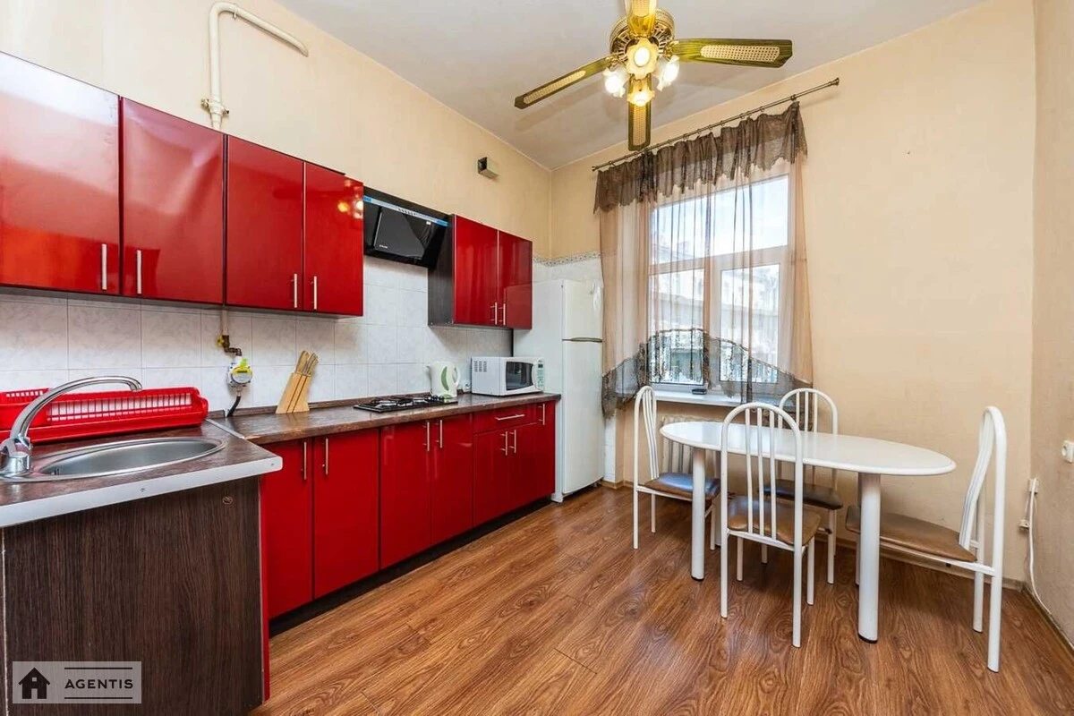 Apartment for rent. 3 rooms, 95 m², 6th floor/8 floors. 17, Hreschatyk 17, Kyiv. 