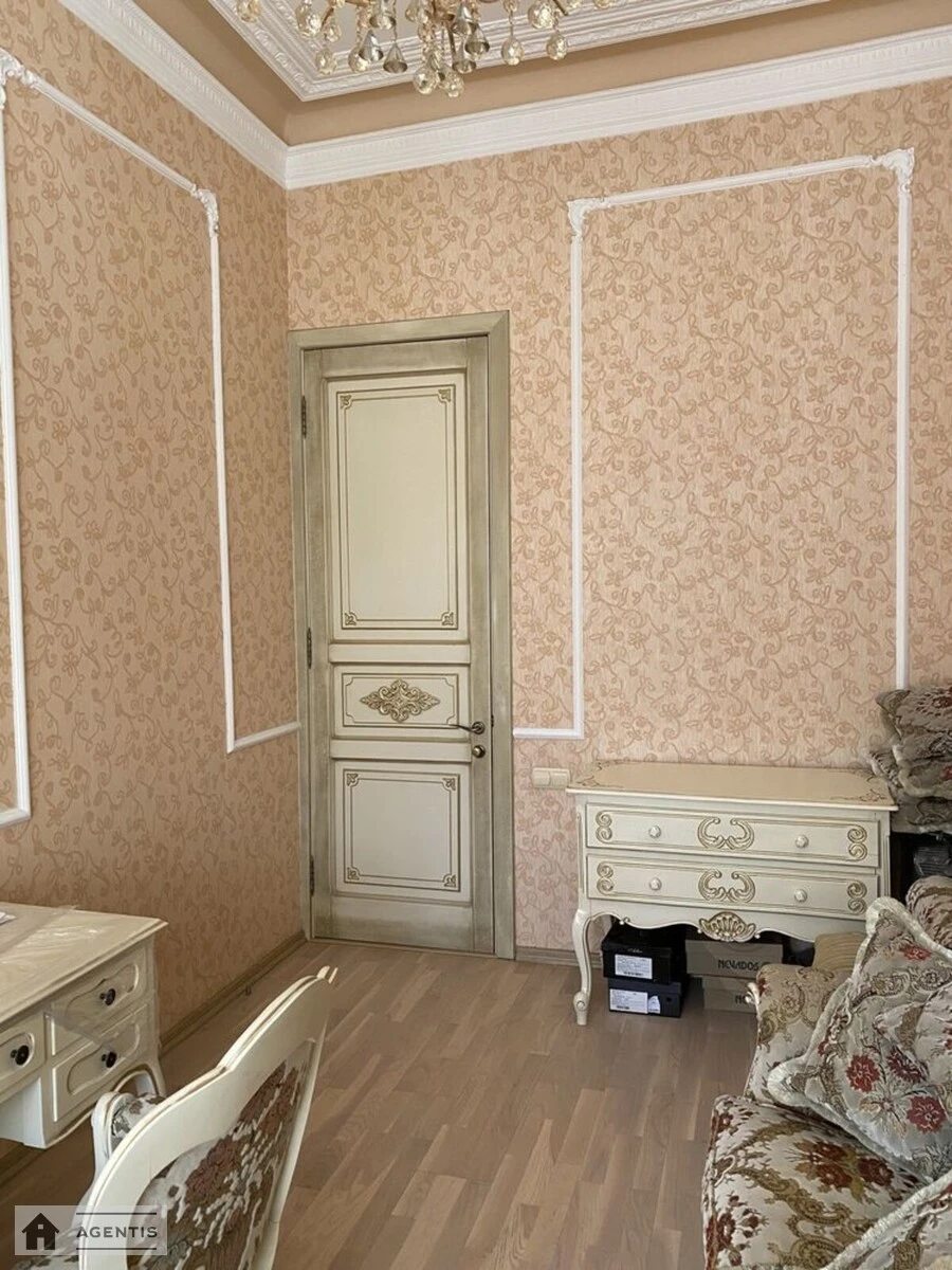 Apartment for rent. 4 rooms, 110 m², 4th floor/4 floors. Tarasa Shevchenka bulv., Kyiv. 