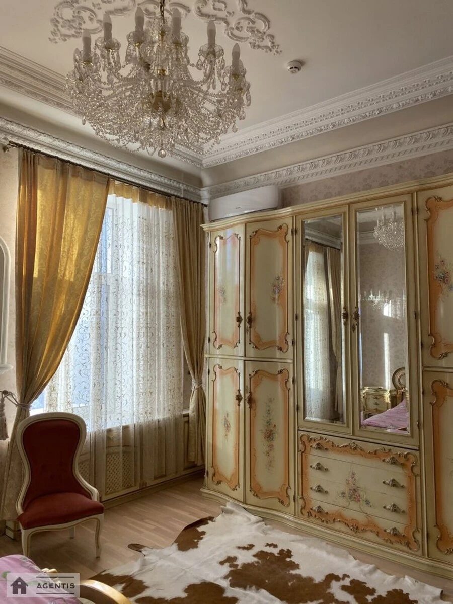 Apartment for rent. 4 rooms, 110 m², 4th floor/4 floors. Tarasa Shevchenka bulv., Kyiv. 