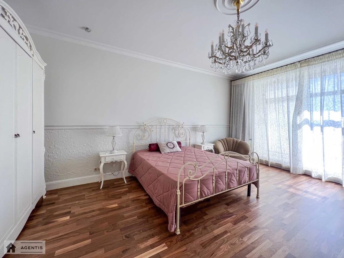 Сдам квартиру. 3 rooms, 130 m², 9th floor/13 floors. 5, Ирининская 5, Киев. 
