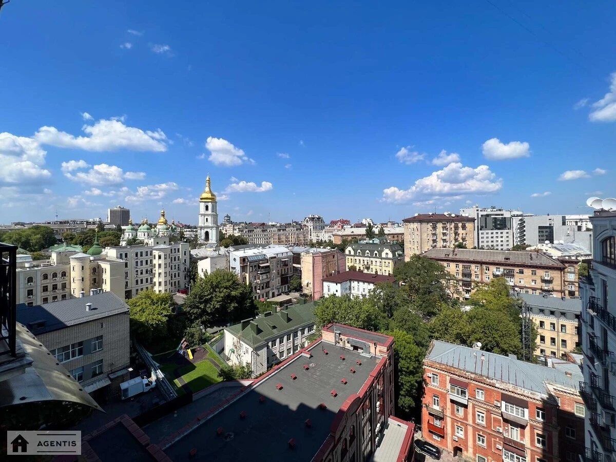 Apartment for rent. 3 rooms, 130 m², 9th floor/13 floors. 5, Irynynska 5, Kyiv. 