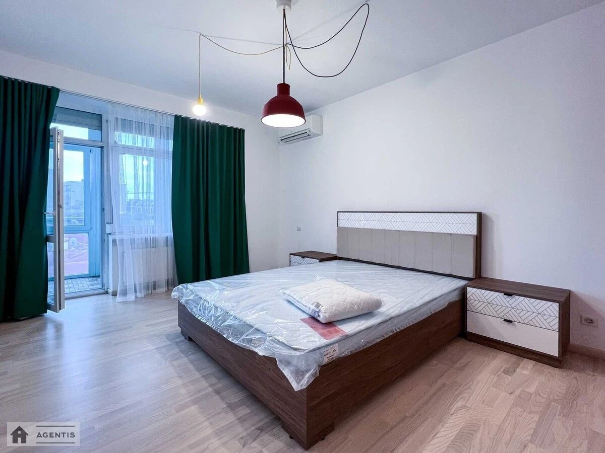 Apartment for rent. 3 rooms, 126 m², 6th floor/20 floors. 44, Oleksandra Konyskoho vul. Turhenyevska, Kyiv. 