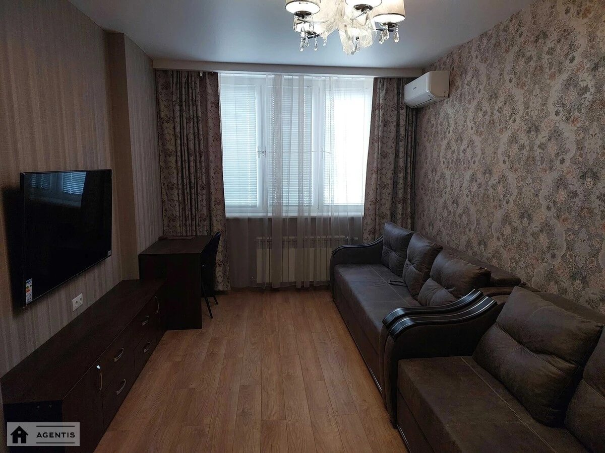 Apartment for rent. 2 rooms, 65 m², 2nd floor/25 floors. 10, Dragomanova 10, Kyiv. 