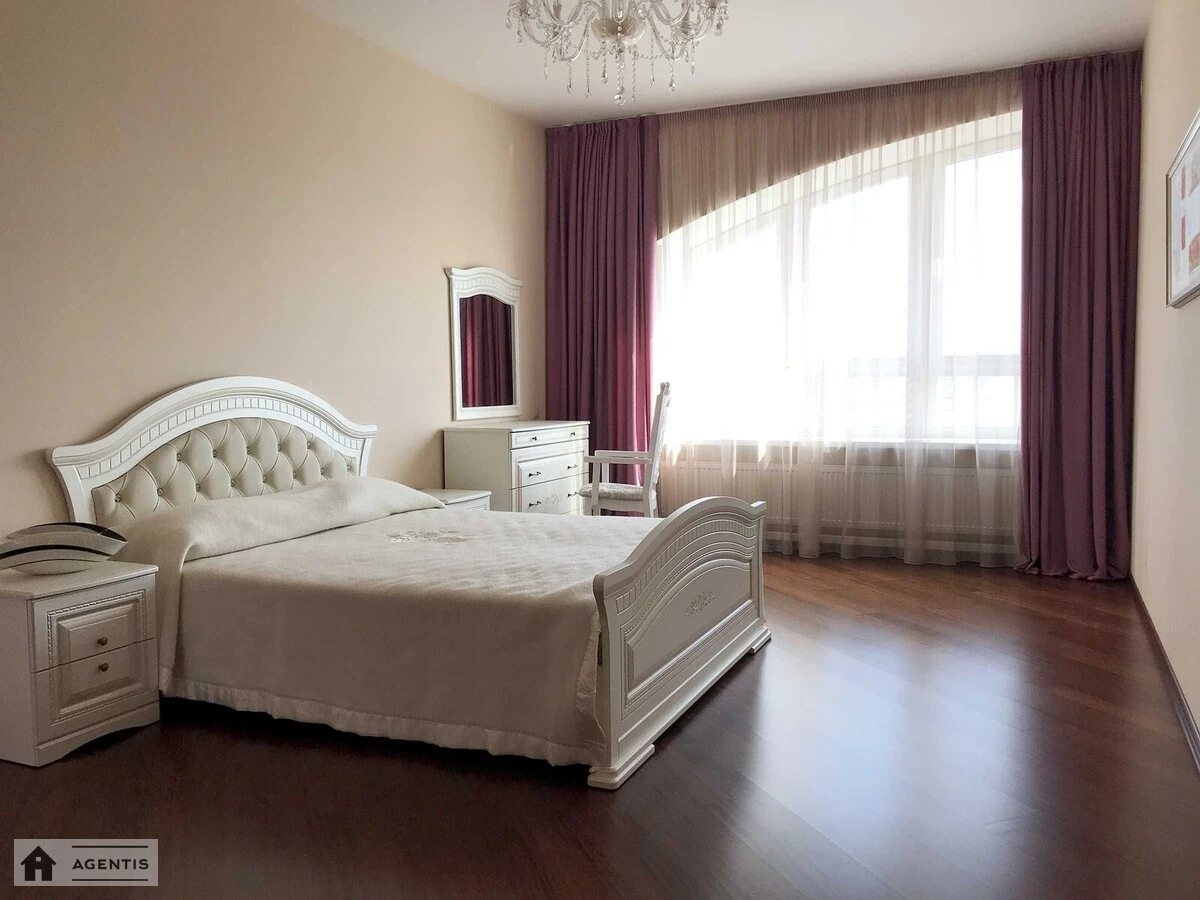 Сдам квартиру. 3 rooms, 130 m², 10th floor/12 floors. 5, Ирининская 5, Киев. 