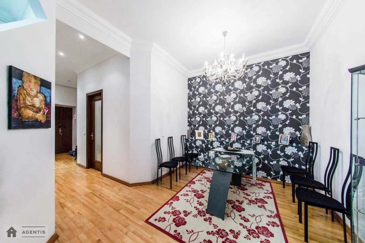 Apartment for rent. 3 rooms, 105 m², 4th floor/5 floors. 25, Yevhena Chykalenka vul. Pushkinska, Kyiv. 