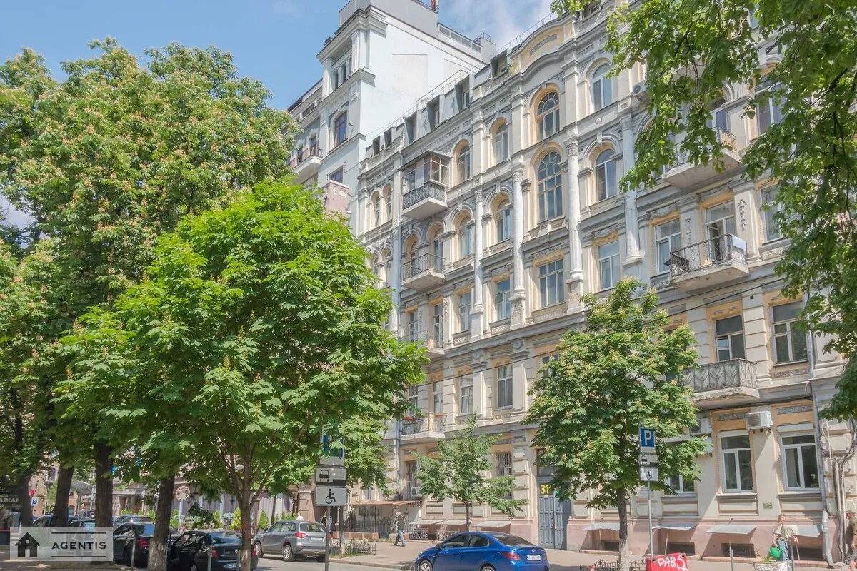 Apartment for rent. 2 rooms, 56 m², 5th floor/5 floors. 31, Yevhena Chykalenka vul. Pushkinska, Kyiv. 
