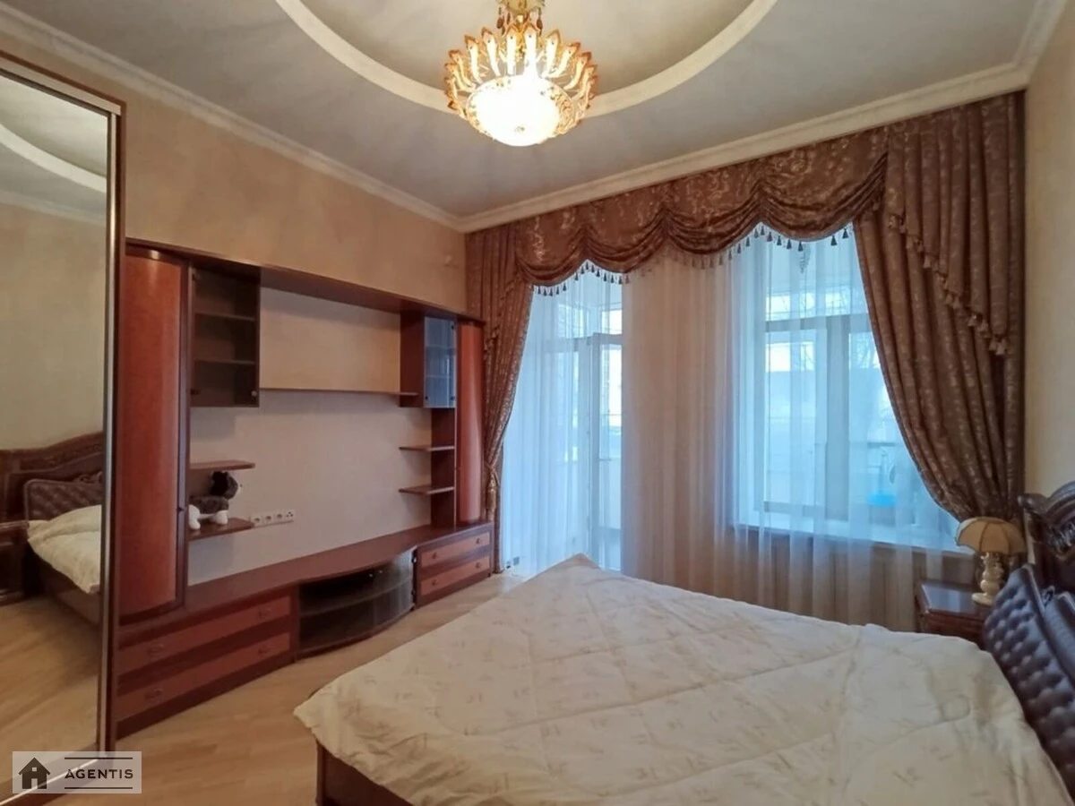 Apartment for rent. 4 rooms, 105 m², 2nd floor/4 floors. Kropyvnytskyy prov. Kirovohradskyy, Kyiv. 