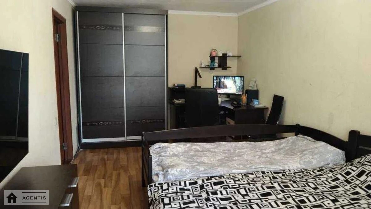 Apartment for rent. 3 rooms, 79 m², 3rd floor/5 floors. 3, Mukachivska 3, Kyiv. 