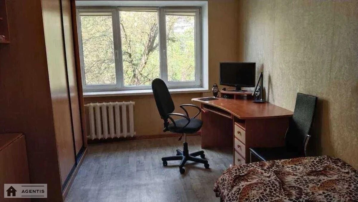 Apartment for rent. 3 rooms, 79 m², 3rd floor/5 floors. 3, Mukachivska 3, Kyiv. 