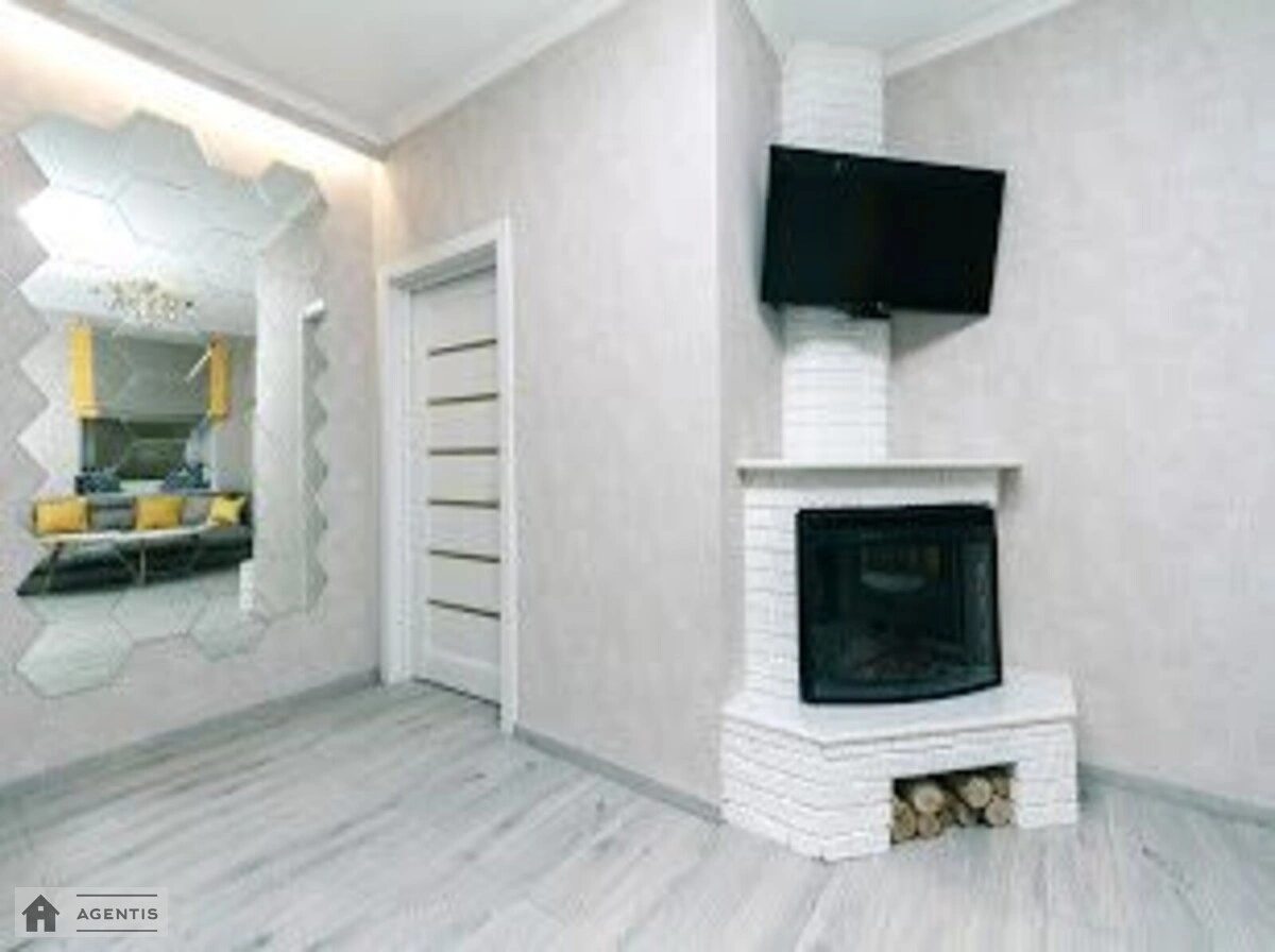 Apartment for rent. 2 rooms, 52 m², 2nd floor/6 floors. 20, Mala Zhytomirska 20, Kyiv. 