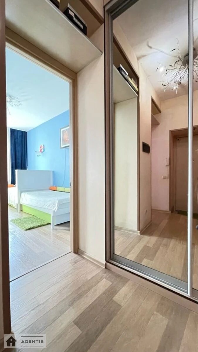 Apartment for rent. 2 rooms, 56 m², 2nd floor/4 floors. Hetmana Pavla Skoropadskoho vul. Lva Tolstoho, Kyiv. 