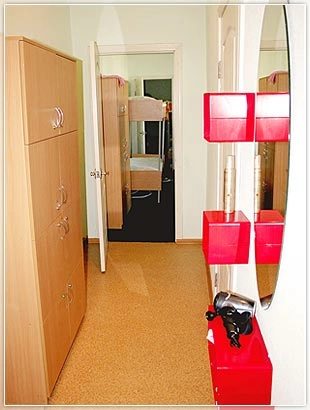 Здам місце в кімнаті. 3 кімнати, 45 m², 4 поверх/4 поверхи. 126, Велика Васильківська 126, Київ. 