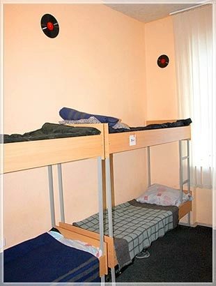 Здам місце в кімнаті. 3 rooms, 45 m², 1st floor/5 floors. 27, Щорса 27, Київ. 