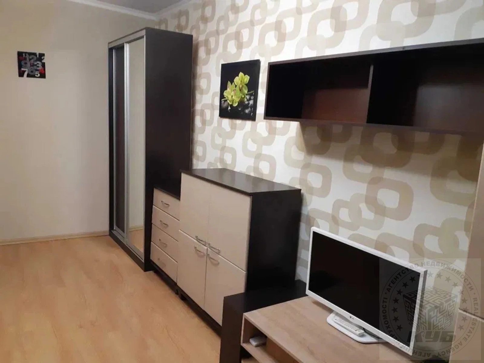 Продаж квартири 1 кімната, 32 m², 2 пов./9 поверхів. 10, Чорнобильська 10, Київ. 