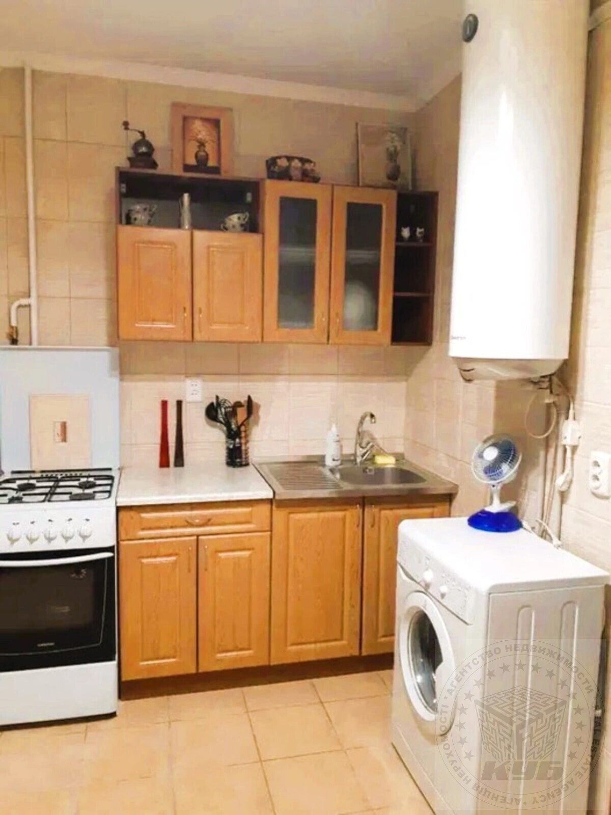 Продаж квартири 1 кімната, 32 m², 2 пов./9 поверхів. 10, Чорнобильська 10, Київ. 