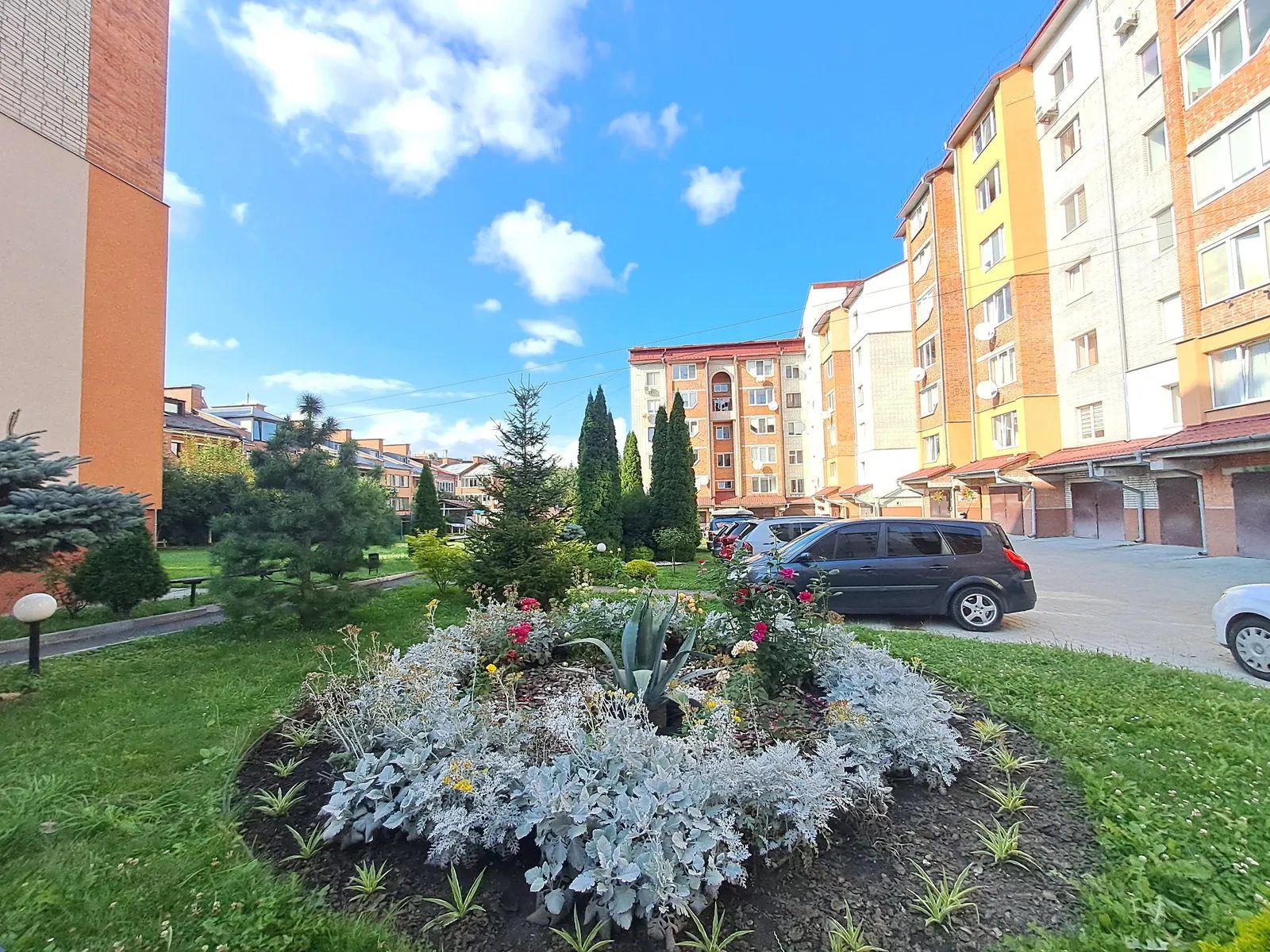 Apartments for sale 2 rooms, 62 m², 2nd fl./5 floors. Verbytskoho M. vul., Ternopil. 