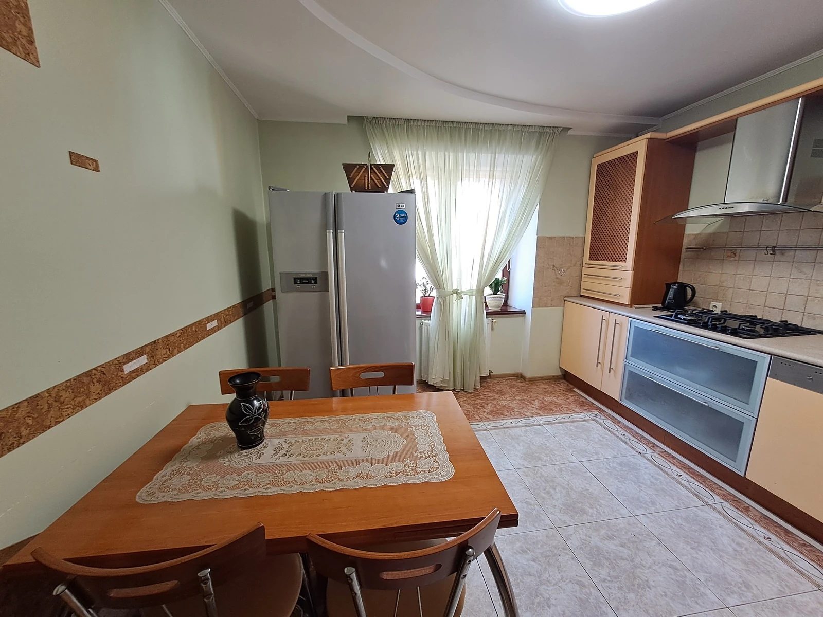 Apartments for sale 2 rooms, 62 m², 2nd fl./5 floors. Verbytskoho M. vul., Ternopil. 