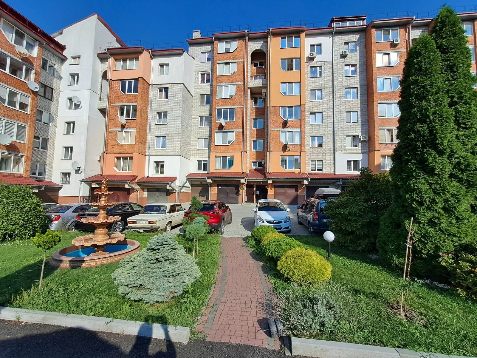 Apartments for sale 2 rooms, 62 m², 2nd fl./5 floors. Verbytskoho M. vul., Ternopil. 