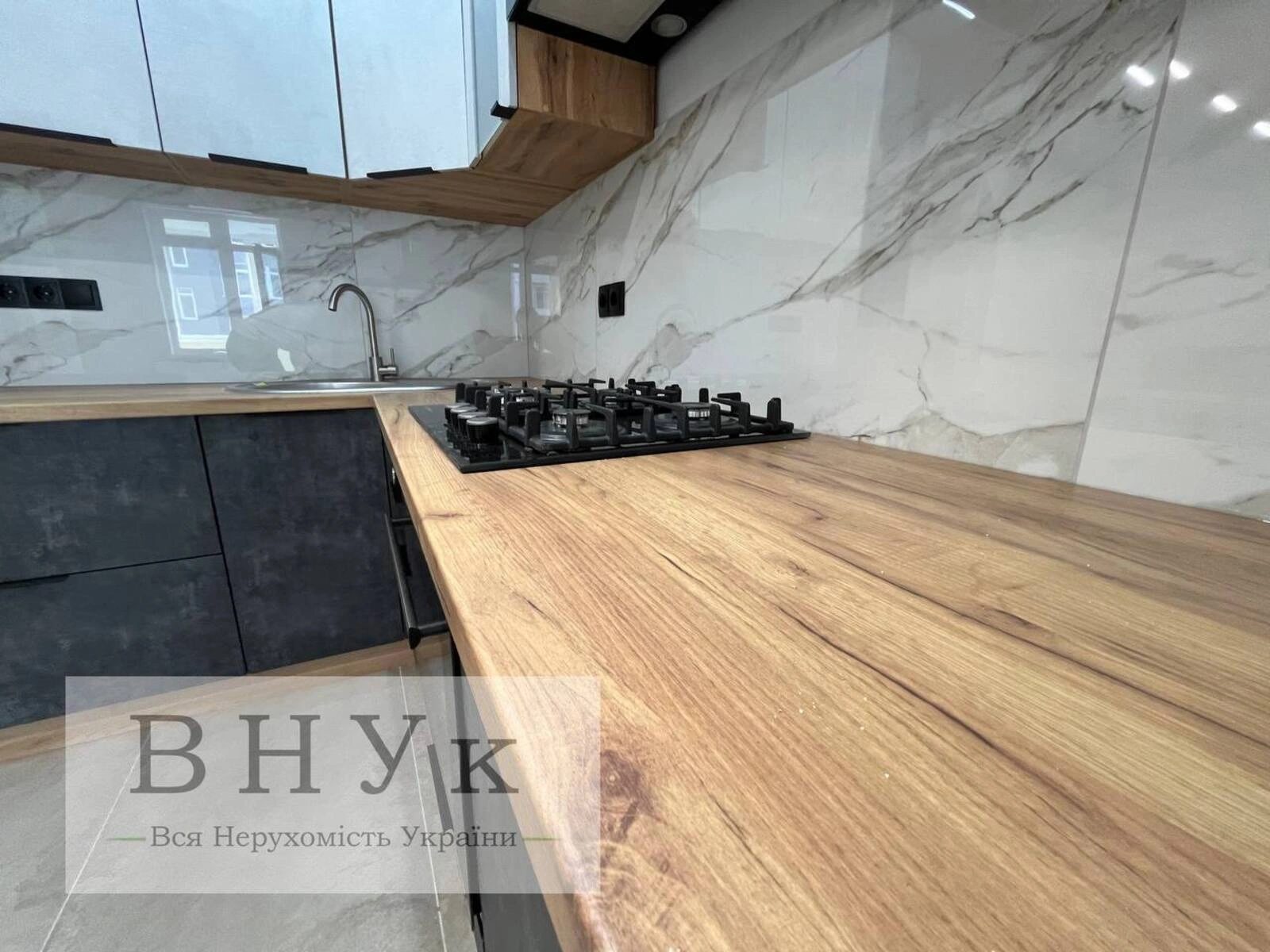 Продаж квартири 2 кімнати, 56 m², 9 пов./11 поверхів. Київська вул., Тернопіль. 