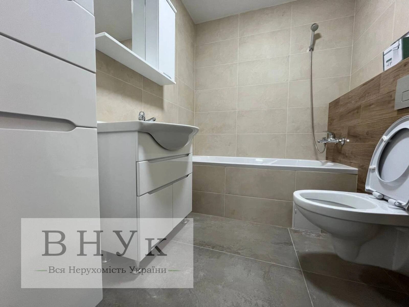 Продаж квартири 2 кімнати, 56 m², 9 пов./11 поверхів. Київська вул., Тернопіль. 