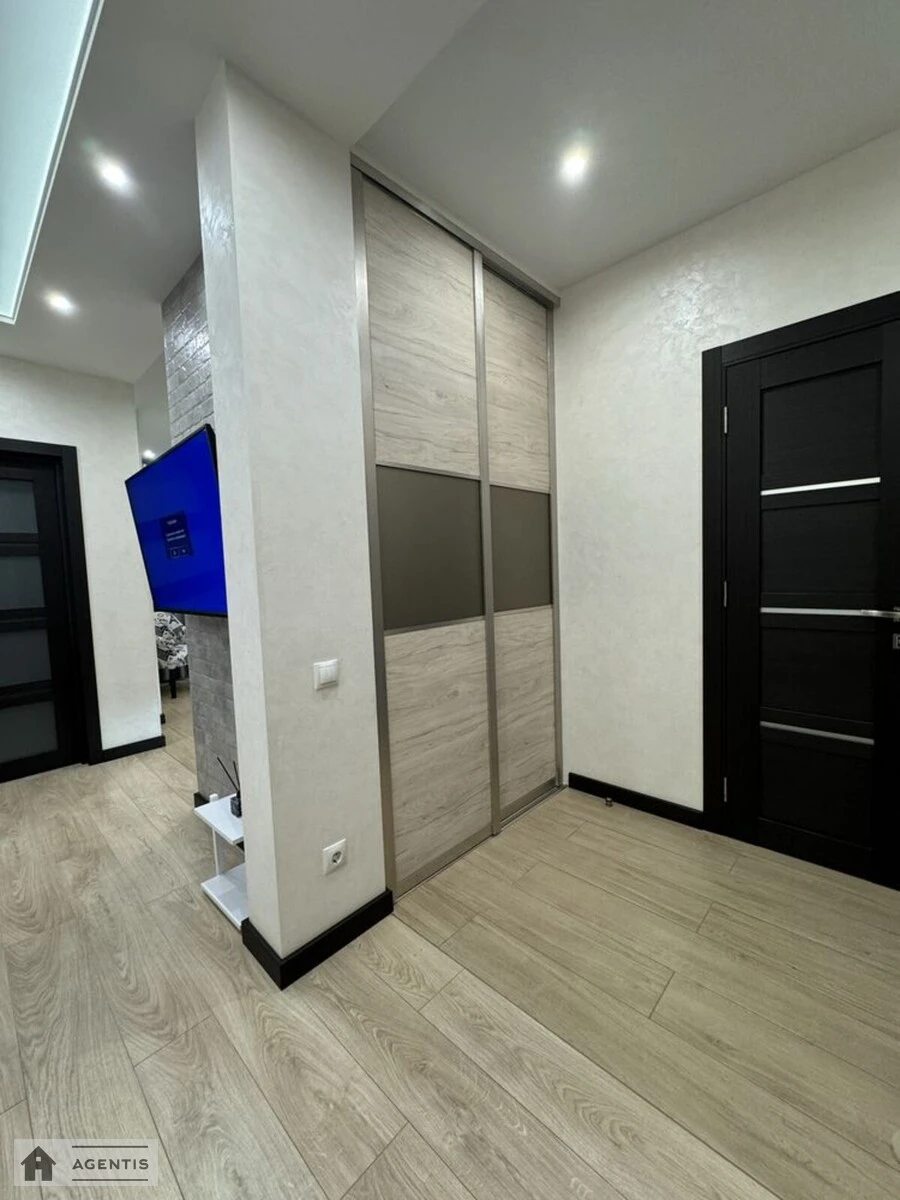 Сдам квартиру 2 комнаты, 54 m², 7 эт.. 6, Олени Пчілки вул., Киев. 