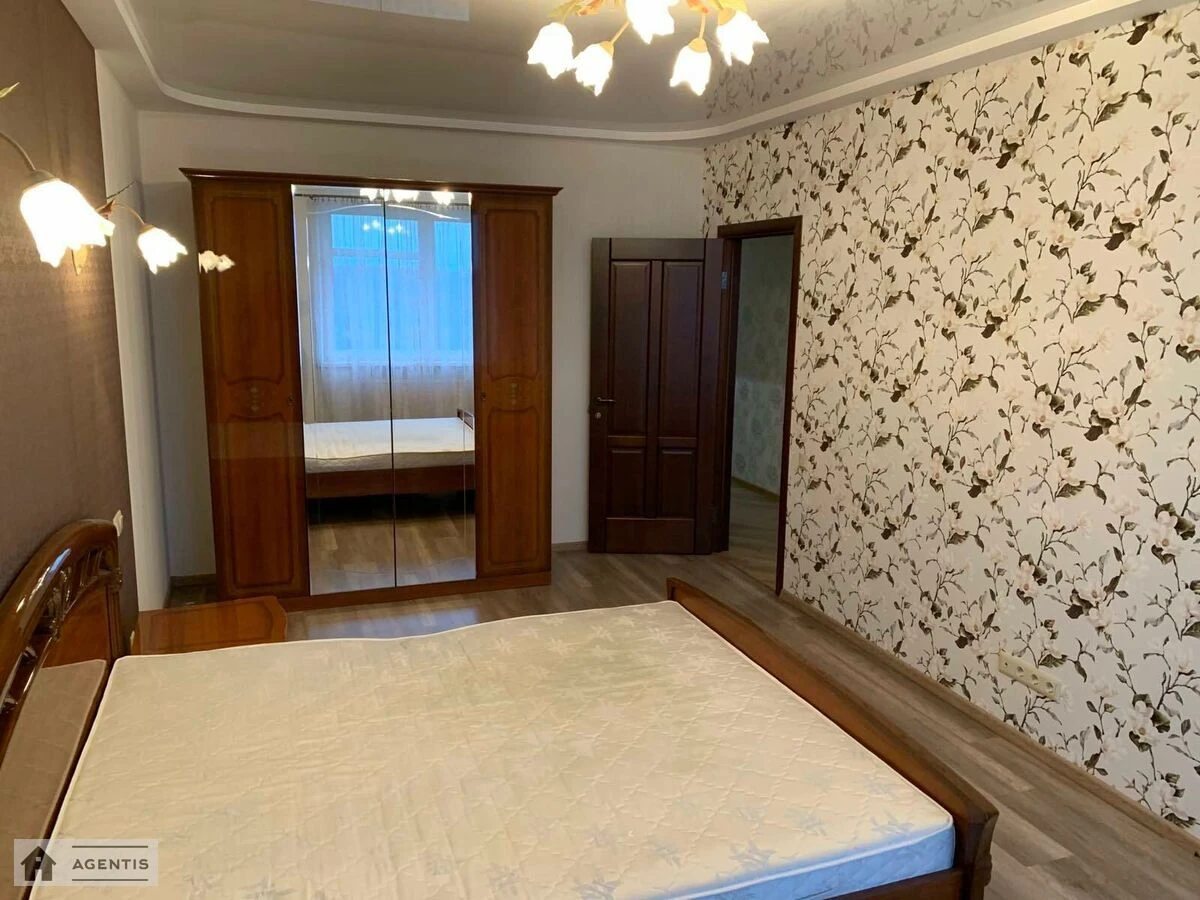 Сдам квартиру 3 комнаты, 82 m², 19 эт./24 этажа. 6, Володимира Наумовича вул. (Антонова-Овсієнка), Киев. 