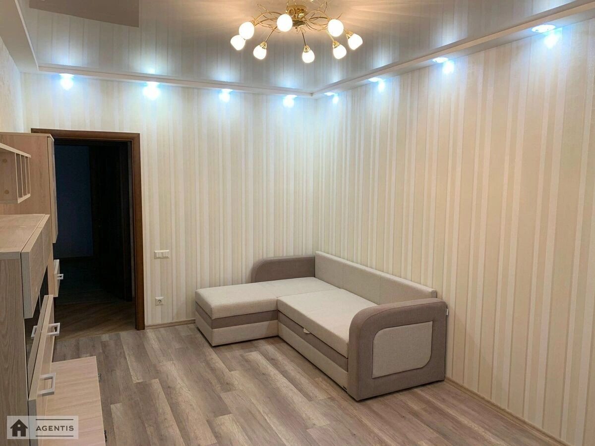 Сдам квартиру 3 комнаты, 82 m², 19 эт./24 этажа. 6, Володимира Наумовича вул. (Антонова-Овсієнка), Киев. 