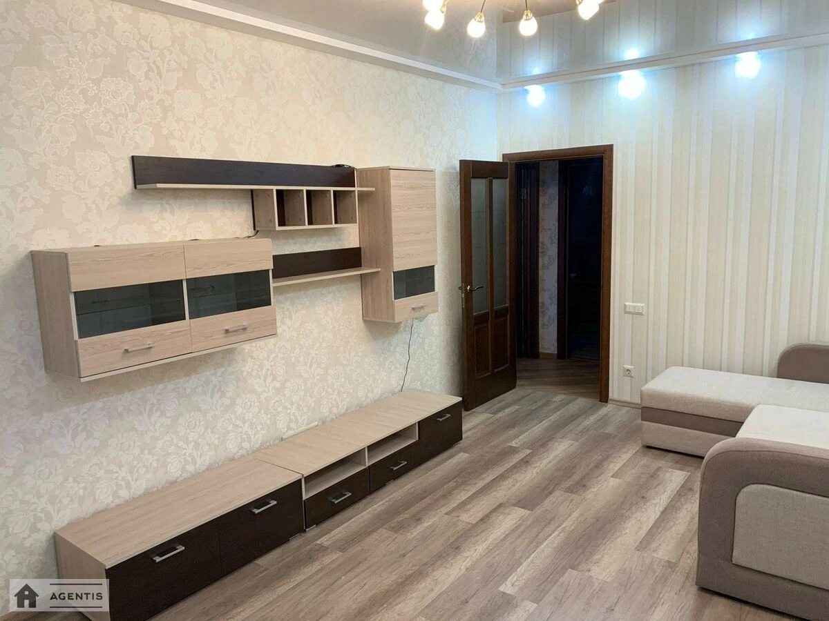 Сдам квартиру 3 комнаты, 82 m², 19 эт./24 этажа. 6, Володимира Наумовича вул. (Антонова-Овсієнка), Киев. 