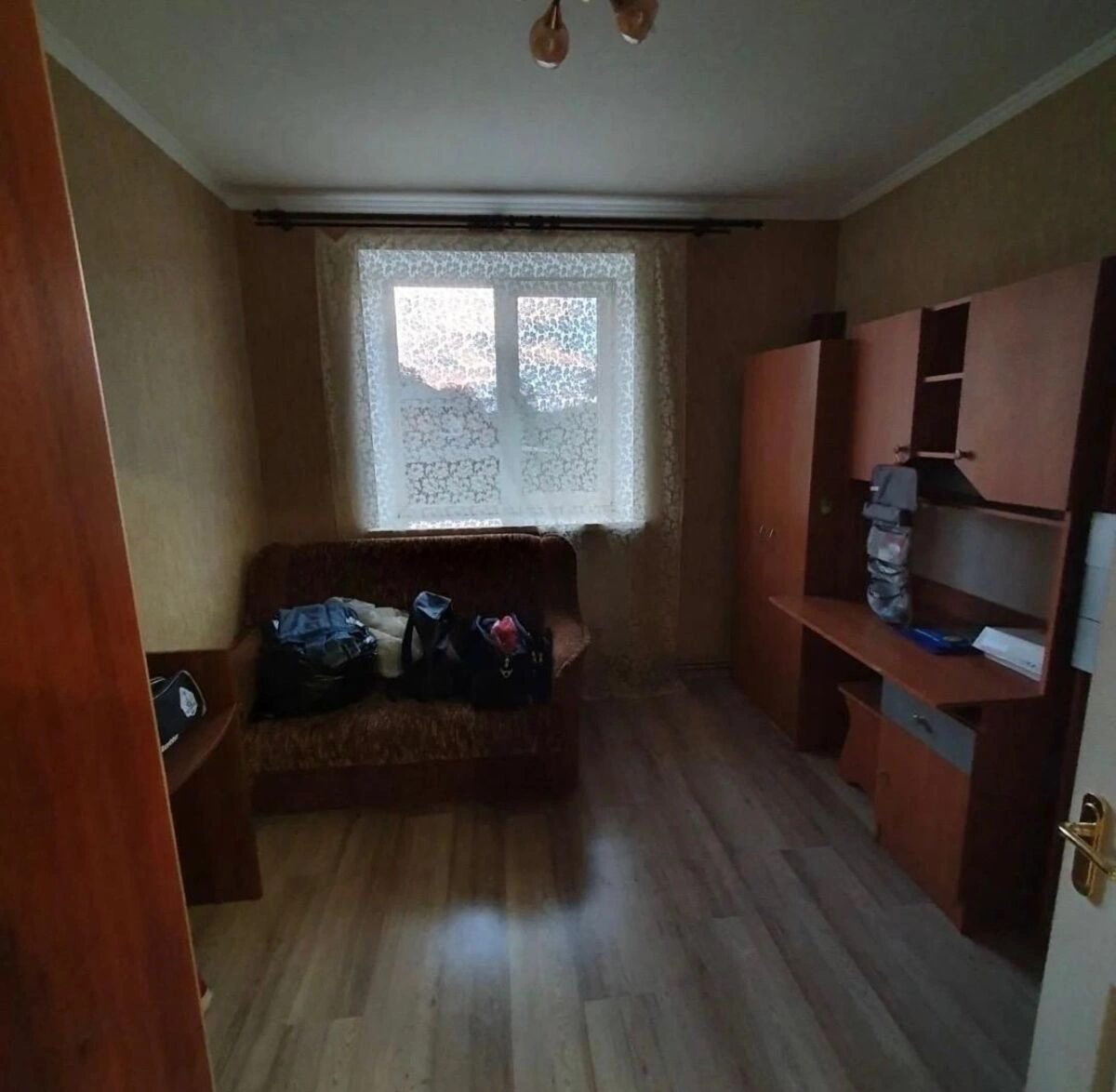 Продаж квартири 3 кімнати, 52 m², 2 пов./2 поверхи. Фортечний (кіровський), Кропивницький. 