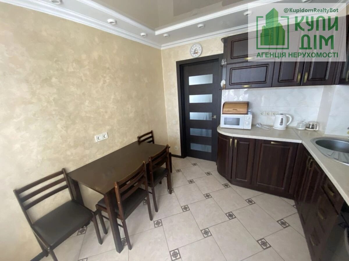 Apartments for sale 3 rooms, 76 m², 7th fl./14 floors. Фортечний (кіровський), Kropyvnytskyy. 