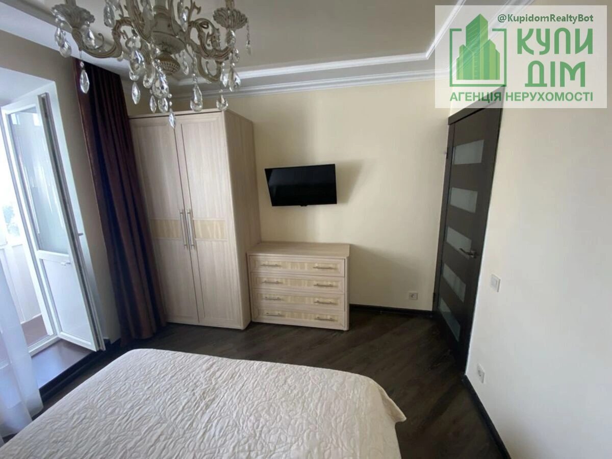 Apartments for sale 3 rooms, 76 m², 7th fl./14 floors. Фортечний (кіровський), Kropyvnytskyy. 