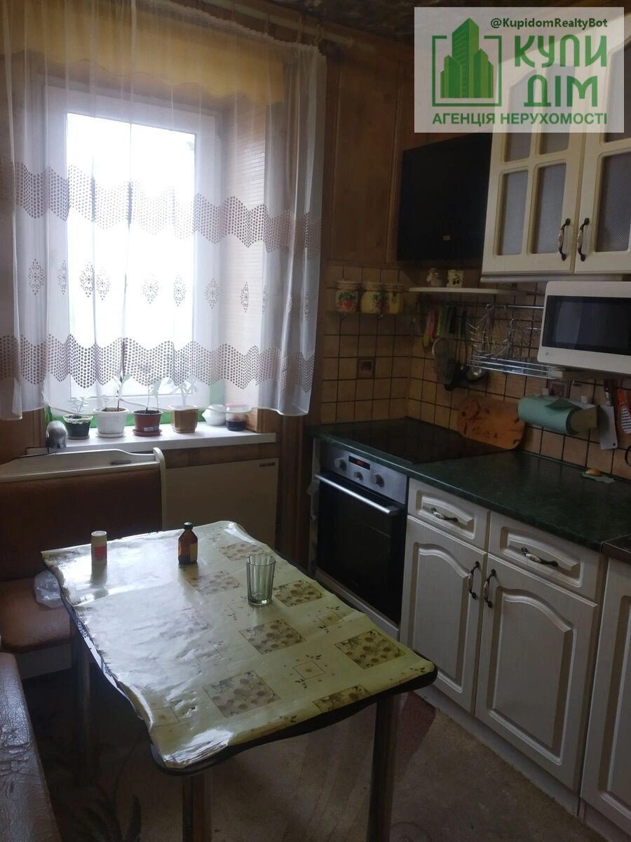 Apartments for sale 1 room, 32 m², 4th fl./5 floors. Фортечний (кіровський), Kropyvnytskyy. 