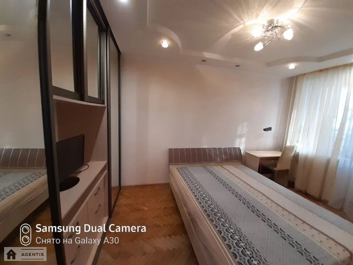 Apartment for rent 2 rooms, 51 m², 1st fl./9 floors. Feodosiyska 4, Kyiv. 