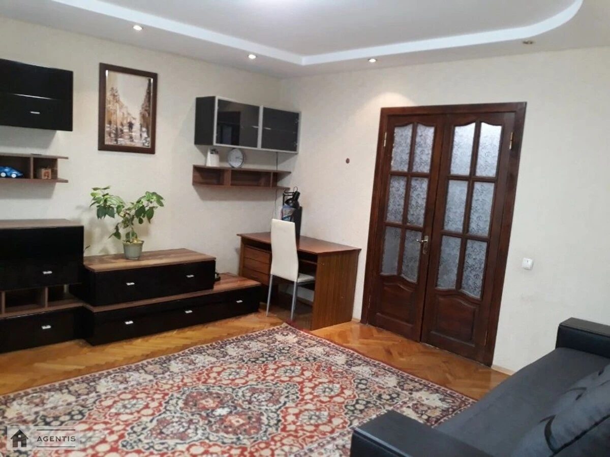 Apartment for rent 2 rooms, 51 m², 1st fl./9 floors. Feodosiyska 4, Kyiv. 