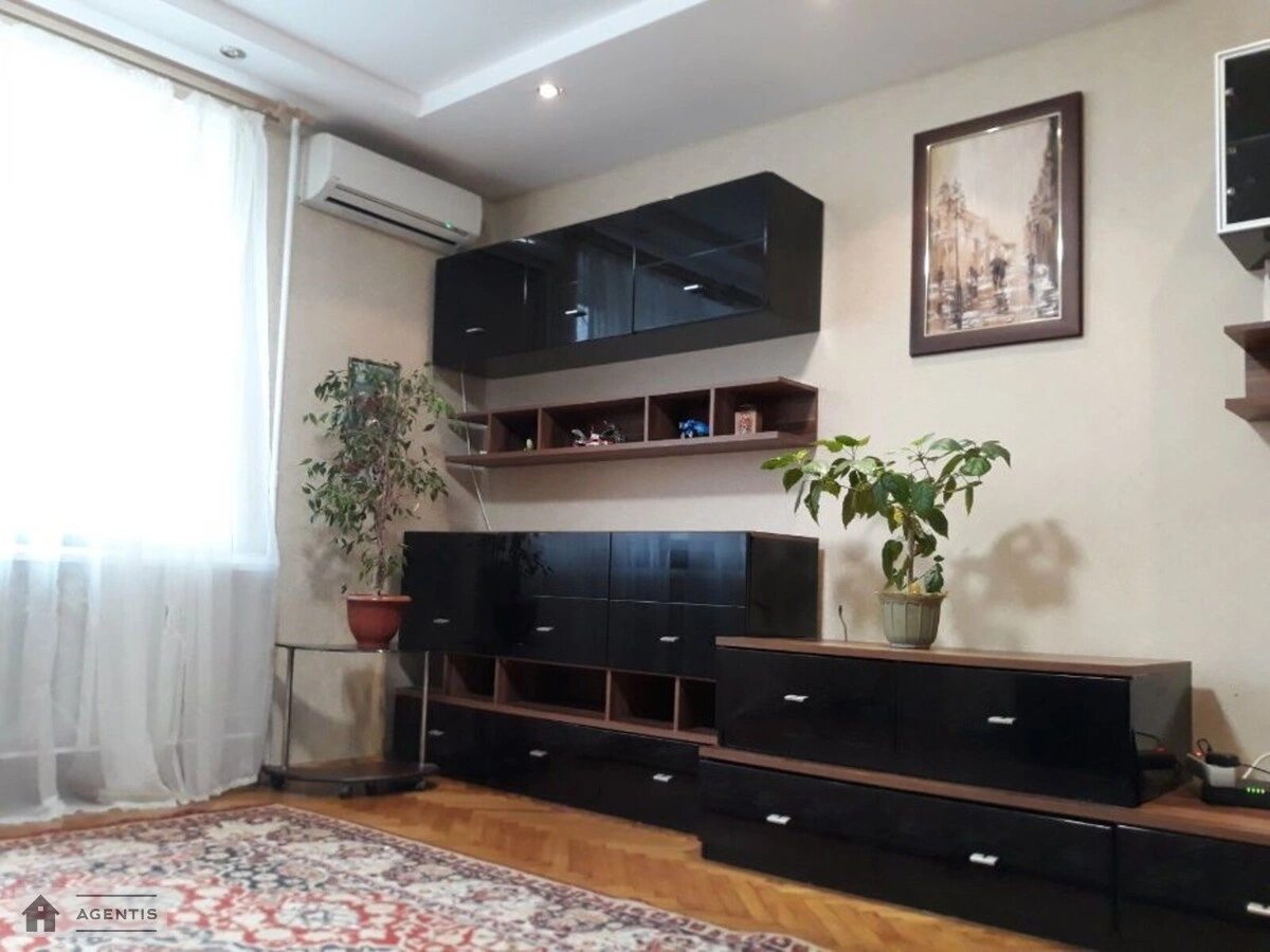 Apartment for rent 2 rooms, 51 m², 1st fl./9 floors. Feodosiyska 4, Kyiv. 