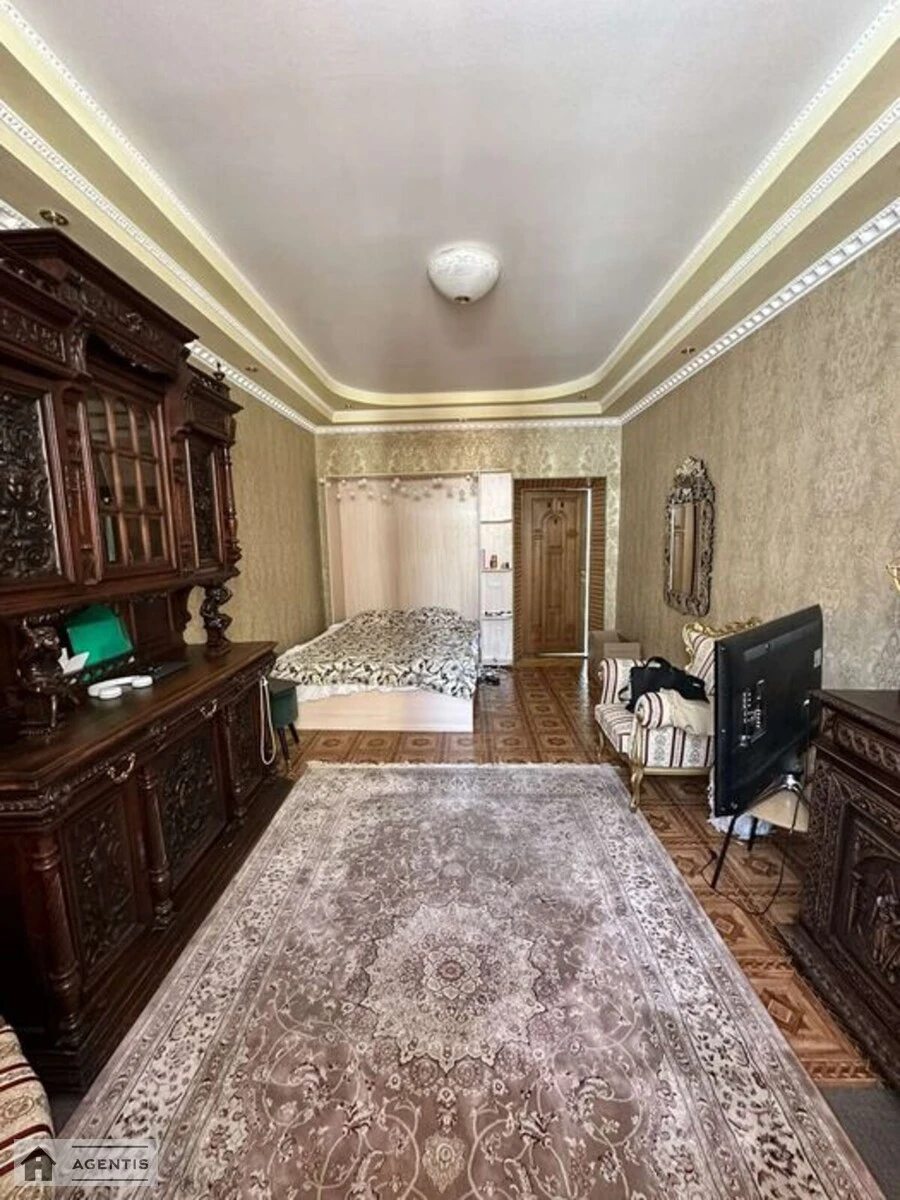 Сдам квартиру 2 комнаты, 60 m², 5 эт./5 этажей. 23, Златоустовская 23, Киев. 