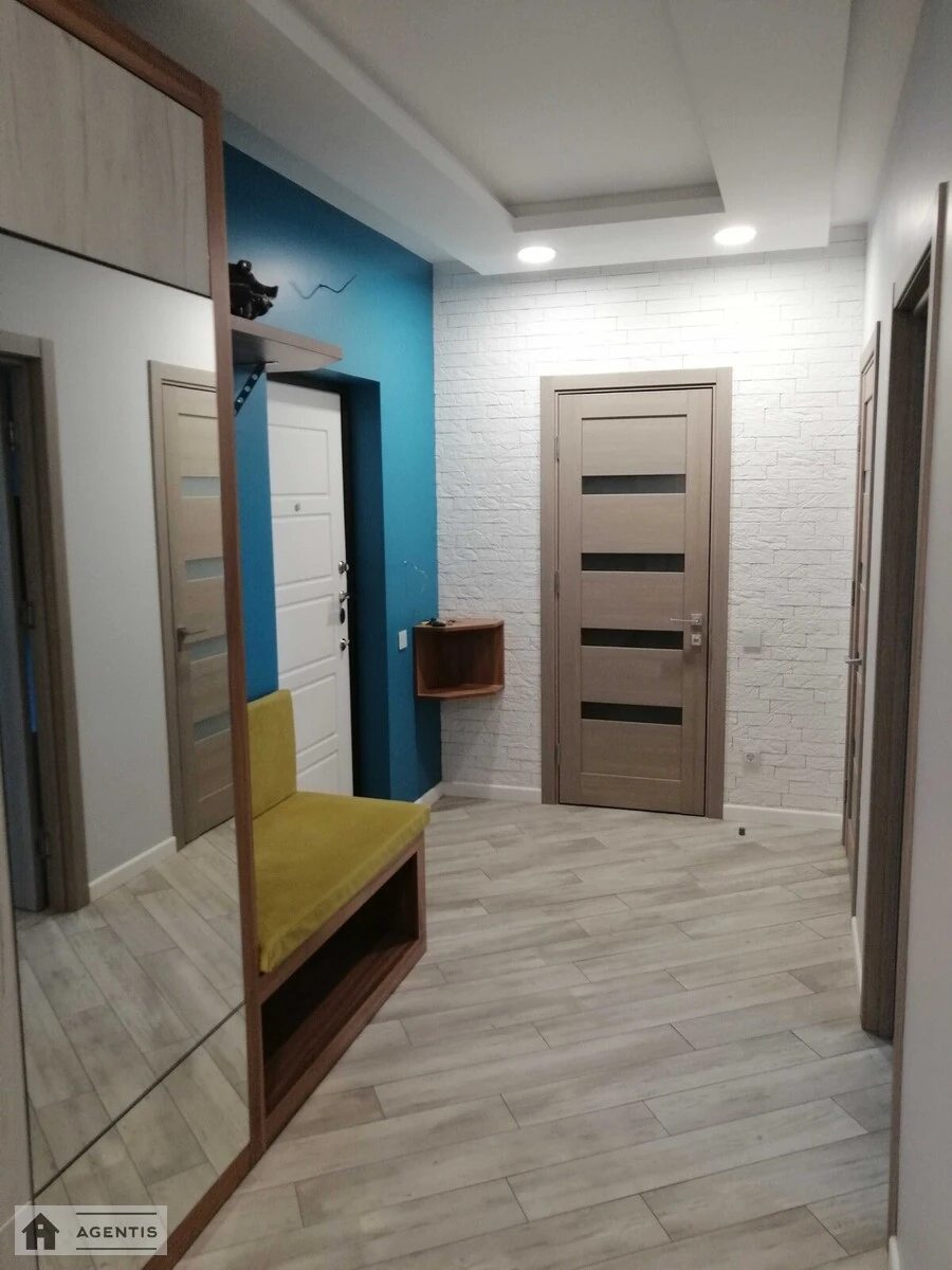 Здам квартиру 2 кімнати, 67 m², 4 пов./9 поверхів. Регенераторна, Київ. 