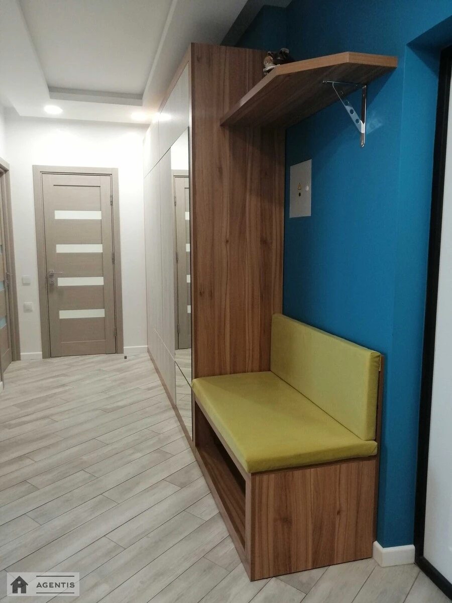 Здам квартиру 2 кімнати, 67 m², 4 пов./9 поверхів. Регенераторна, Київ. 