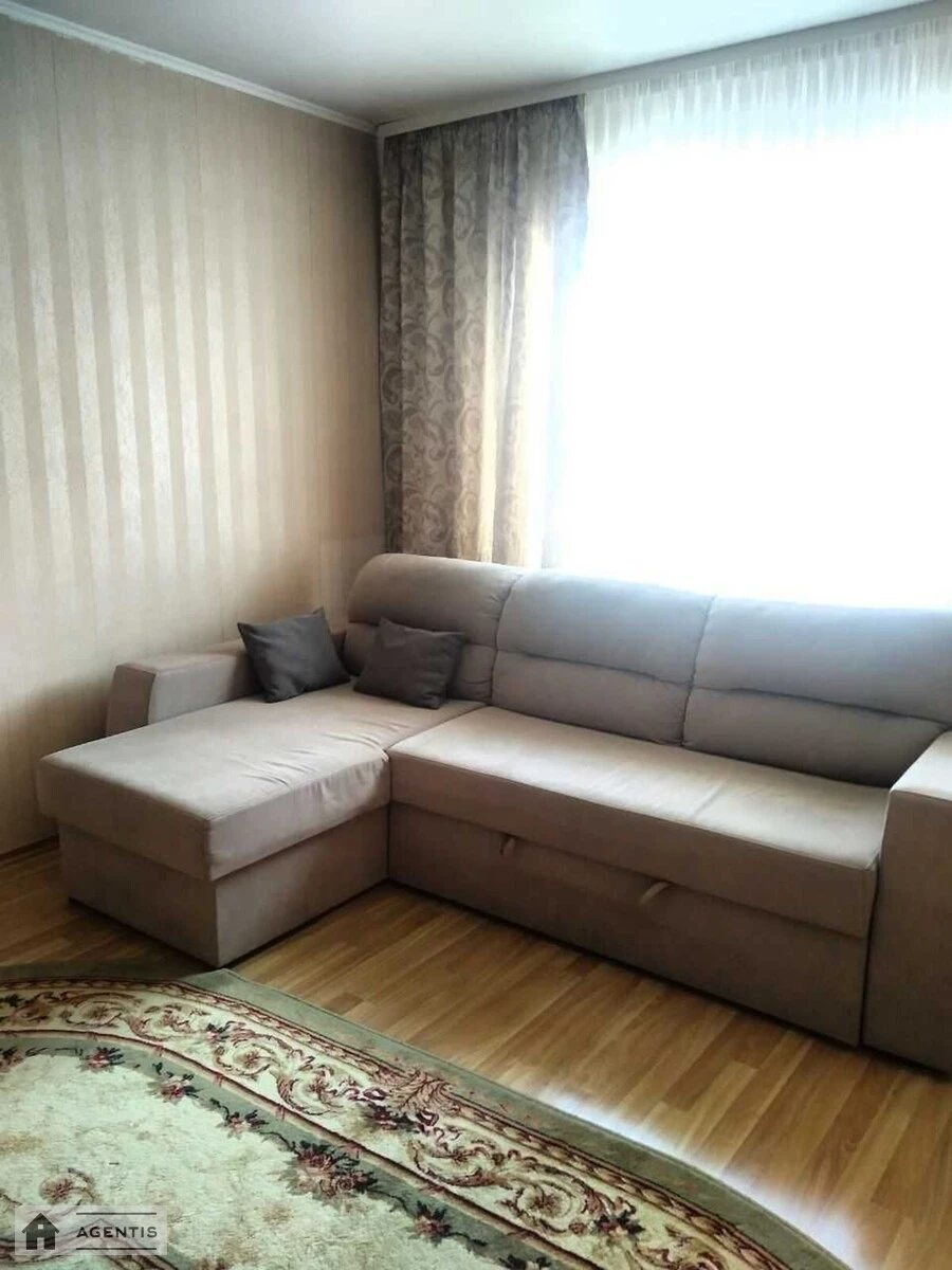 Apartment for rent 3 rooms, 70 m², 8th fl./9 floors. 7, Geroyiv Dnipra 7, Kyiv. 