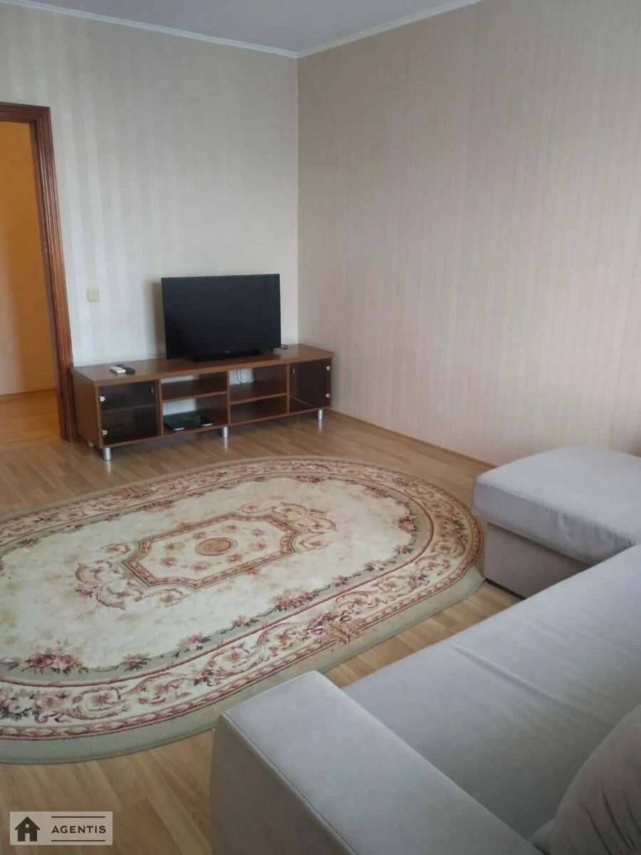 Apartment for rent 3 rooms, 70 m², 8th fl./9 floors. 7, Geroyiv Dnipra 7, Kyiv. 