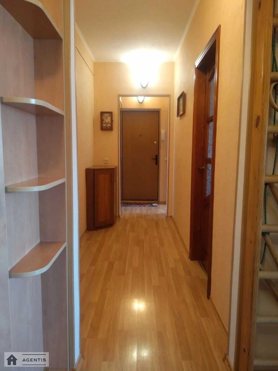 Apartment for rent 3 rooms, 70 m², 8th fl./9 floors. 7, Geroyiv Dnipra 7, Kyiv. 